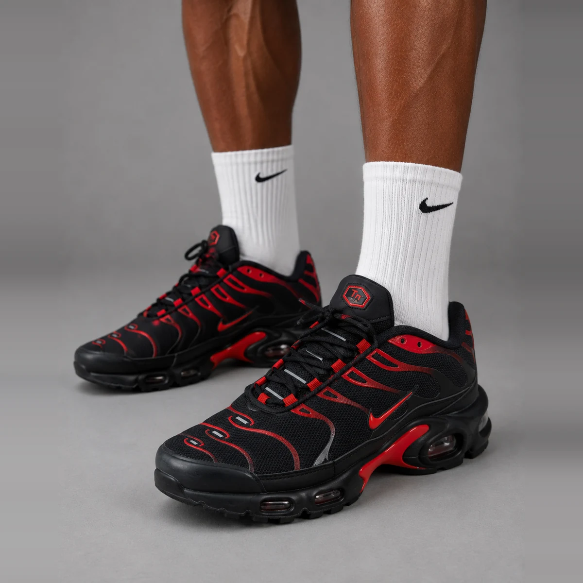 Nike Air Max Plus 'Black University Red Gradient'